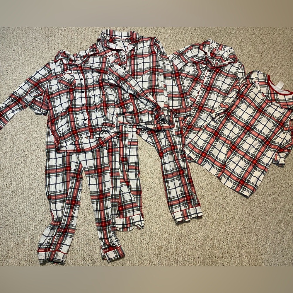 🎄SET (4) Matching family pajama set wonder shop target plaid
